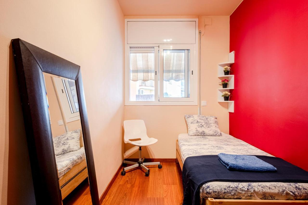 Three Bedroom Apartment In Sants Barcelona Exterior foto
