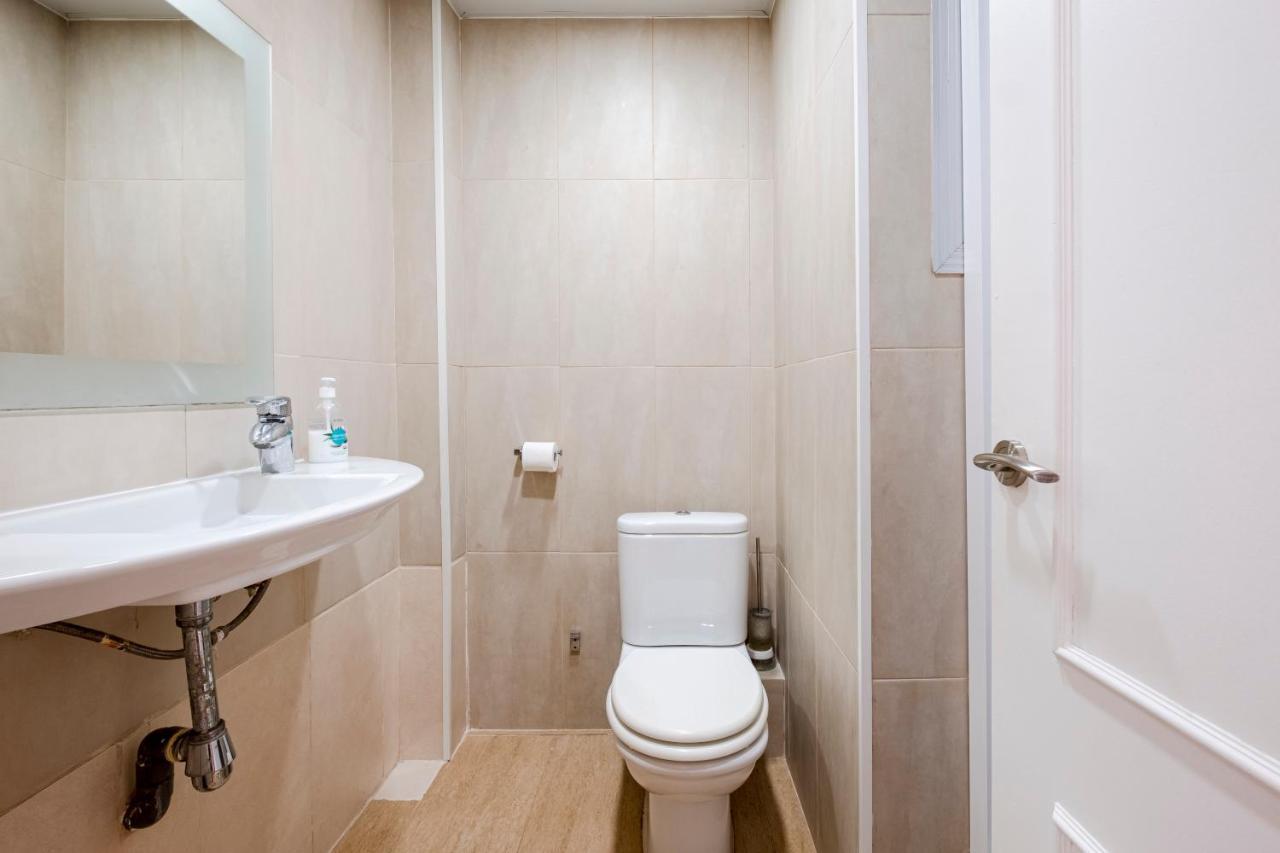 Three Bedroom Apartment In Sants Barcelona Exterior foto