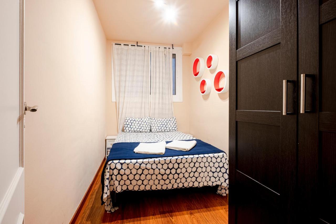 Three Bedroom Apartment In Sants Barcelona Exterior foto