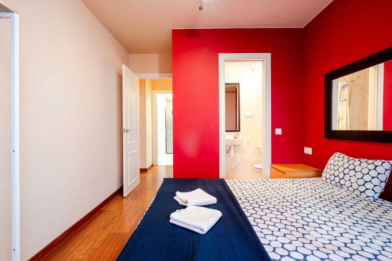 Three Bedroom Apartment In Sants Barcelona Exterior foto