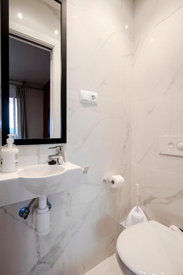 Three Bedroom Apartment In Sants Barcelona Exterior foto